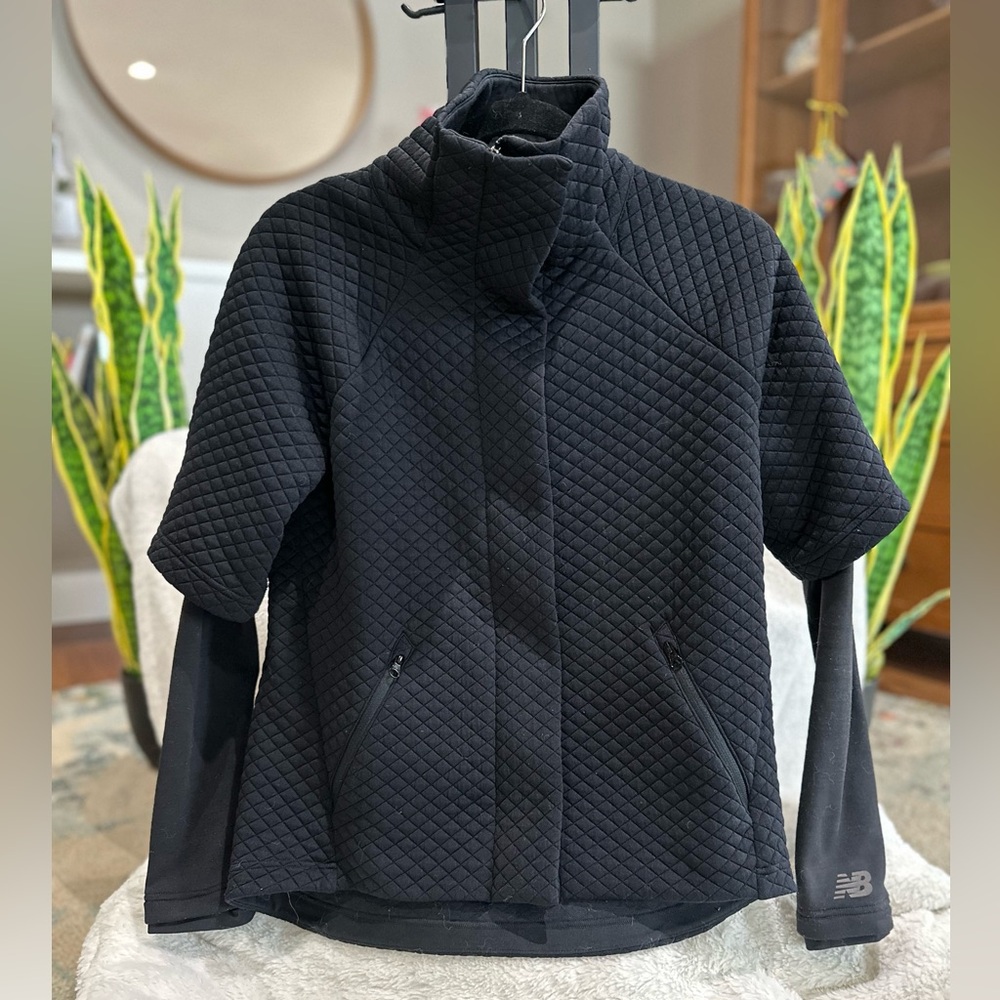 New Balance Quilted Funnel Neck Full Zip Size Medium.
